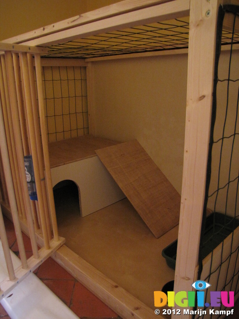 SX25711 Door opend on DIY Rabbit Hutch